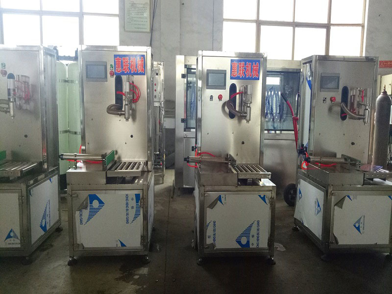 稱重式食用油灌裝機(jī)